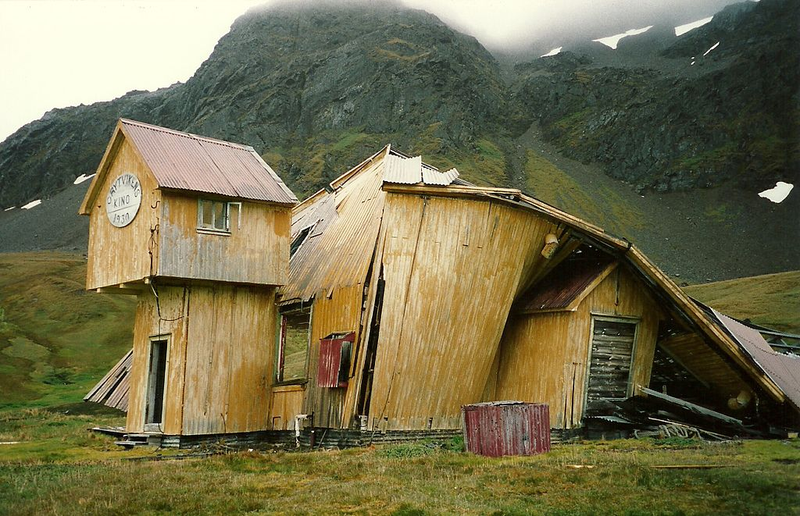 Illustration for article titled 8 Abandoned Antarctic Whaling Stations and Bases that are Still Amazing